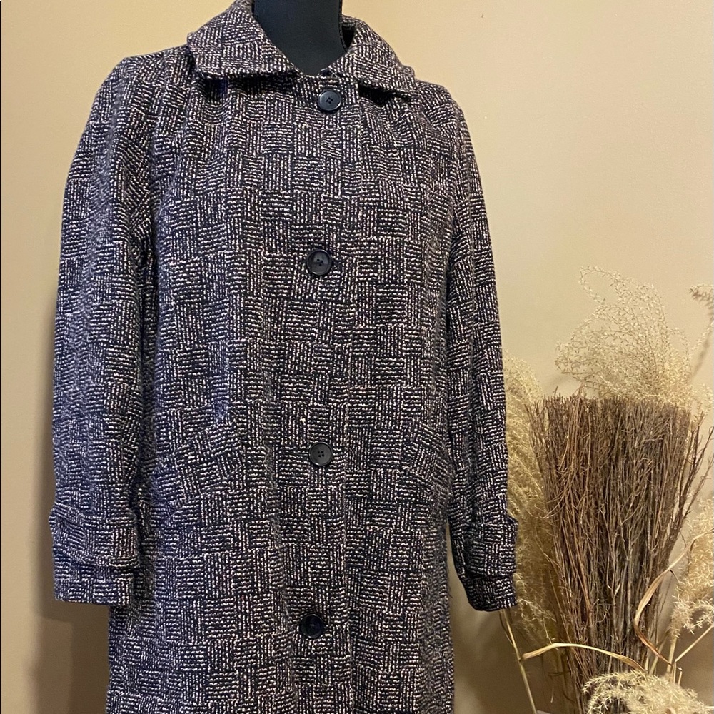 Komitor vintage women’s trench coat. Black and pink.